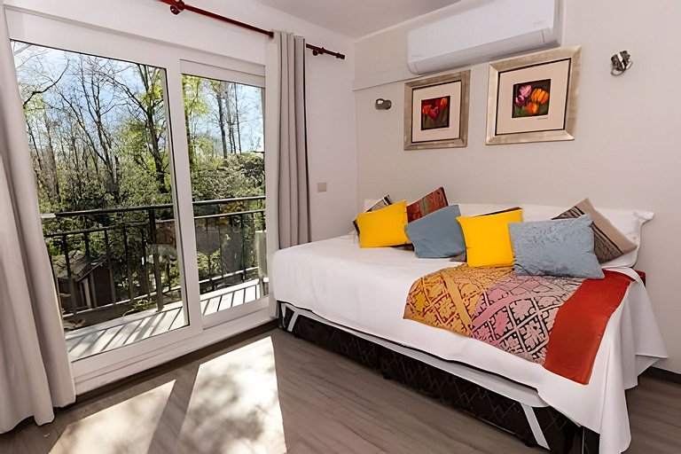 Refugio moderno con piscina · Andino Suite Pucón