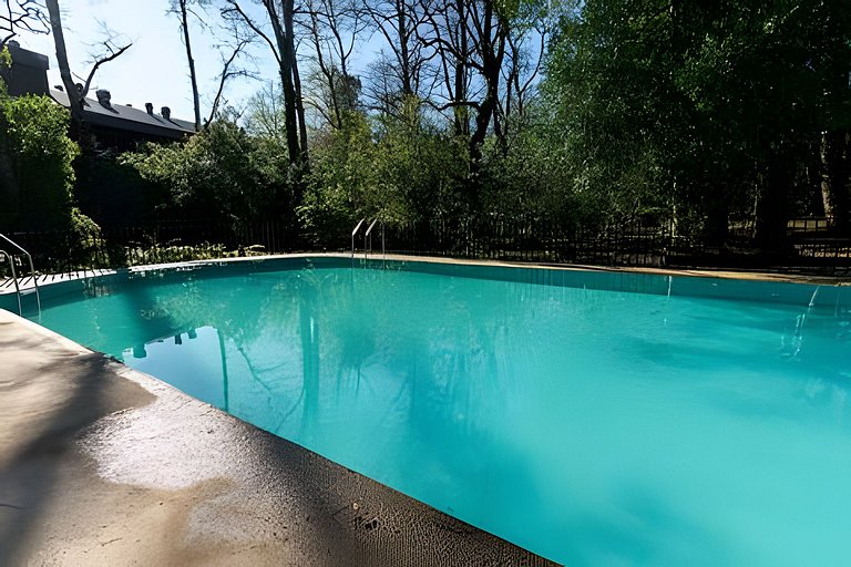 Refugio moderno con piscina · Andino Suite Pucón