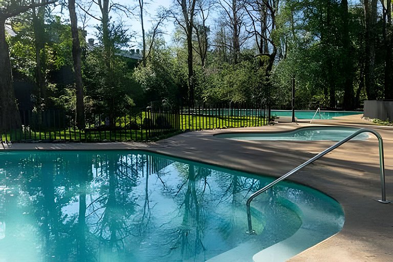 Refugio moderno con piscina · Andino Suite Pucón