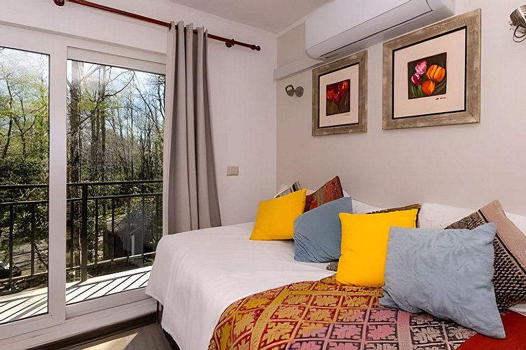 Refugio moderno con piscina · Andino Suite Pucón