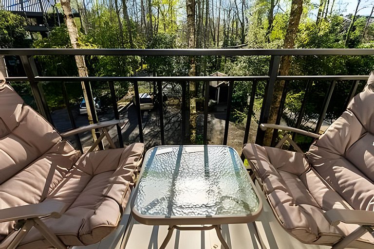 Refugio moderno con piscina · Andino Suite Pucón
