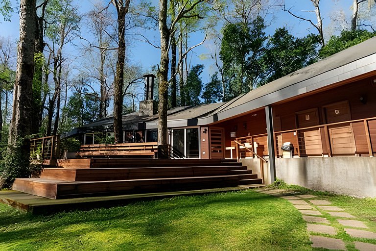 Refugio moderno con piscina · Andino Suite Pucón